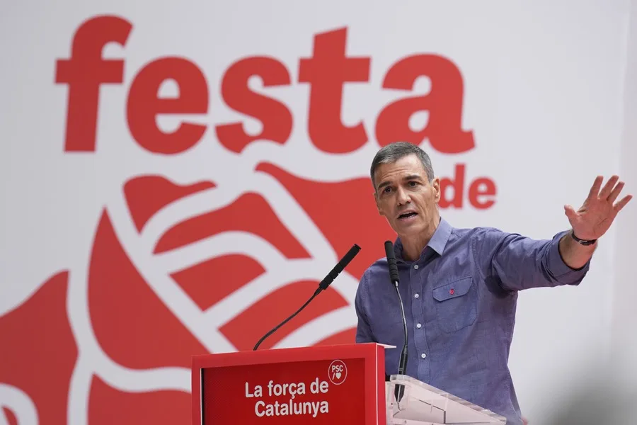 El presidente del Gobierno, Pedro Sánchez participa en la tradicional Fiesta de la Rosa del PSC en Gavá, Barcelona.
