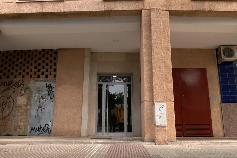 Portal de las viviendas donde ocurrieron los hechos.