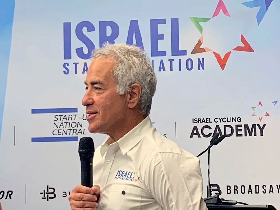 El multimillonario canadiense-israelí Sylvan Adams