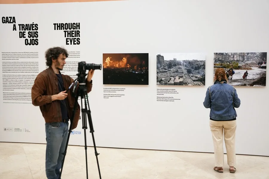 Vista de la exposición 'Gaza a través de sus ojos", en el Museo Thyssen de Madrid.