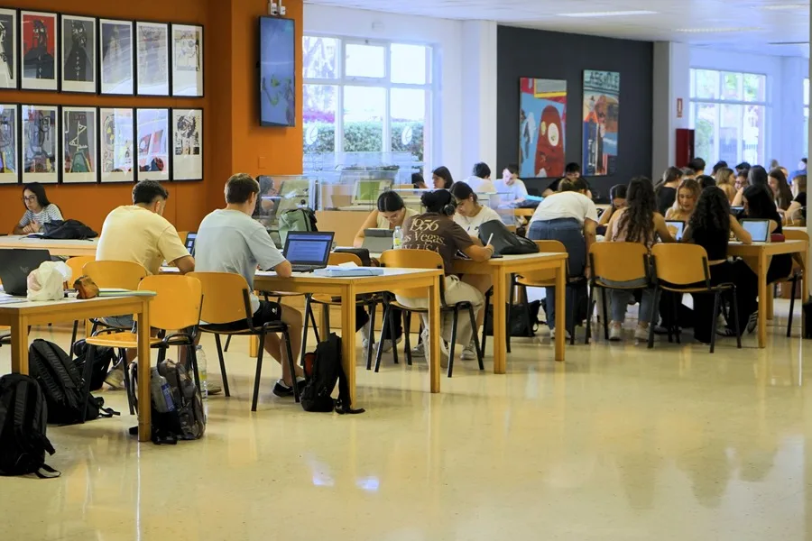 Alumnos en un aula de la universidad