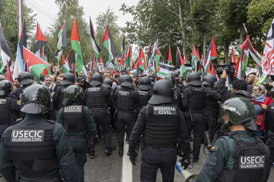 Agentes de la Guardia Civil y la Policía Nacional intervienen debido a la manifestación