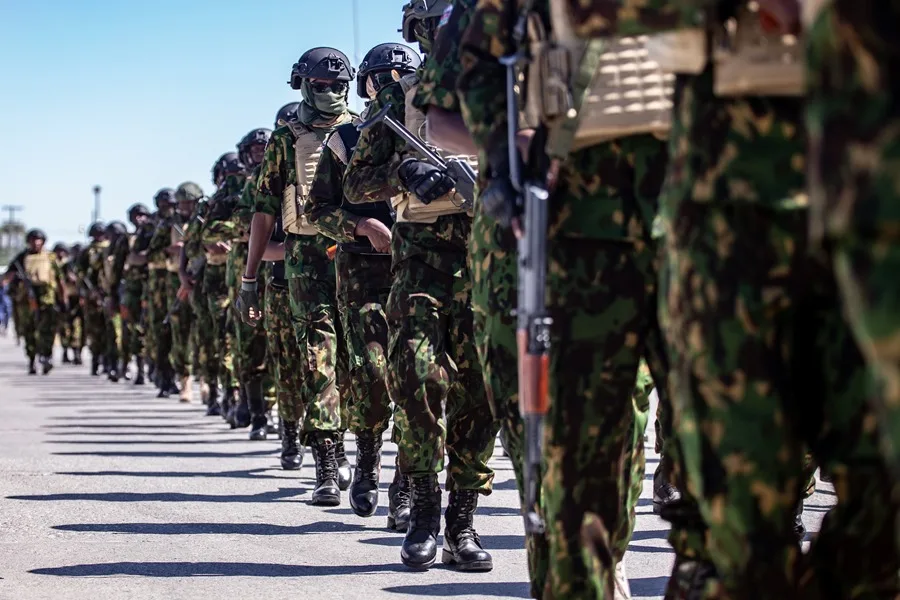 Fotografía de archivo de contingente de policías de Kenia después de aterrizar en el Aeropuerto Internacional Toussaint Louverture en Puerto Principe (Haití). EFE/ Mentor David Lorens