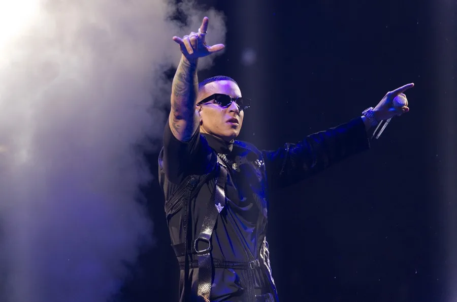Daddy Yankee se presenta hoy en su concierto "La Meta" en el Coliseo Jose Miguel Agrelot en San Juan (Puerto Rico). EFE/Thais Llorca