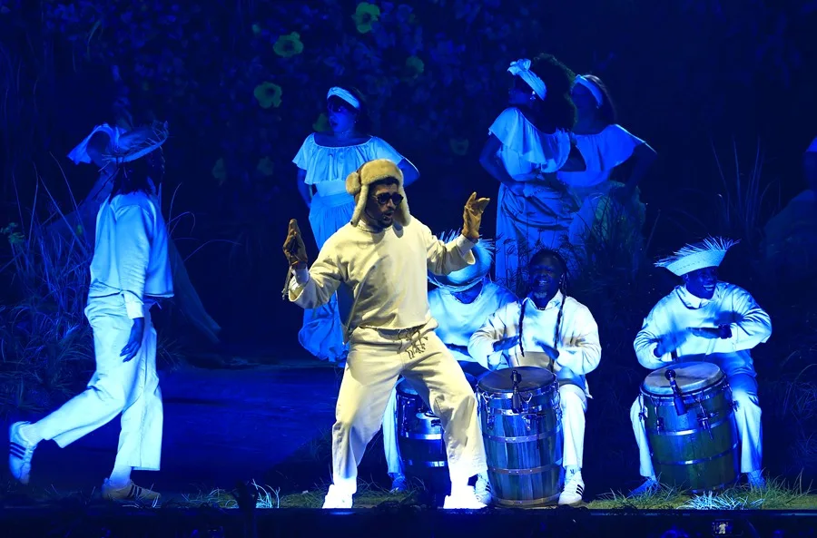 Fotografía de archivo del artista puertorriqueño Bad Bunny durante una presentación en el Coliseo de Puerto Rico en San juan (Puerto Rico). EFE/Thais Llorca