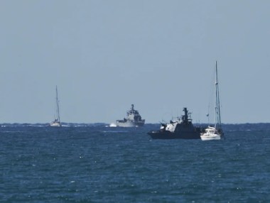 La Comisión Europea pide respetar el derecho de navegación tras la interceptación de la flotilla. En la imagen, Buques de la Flotilla Global Sumud llegando al puerto de Ashdod (Israel) este jueves. EFE/ Atef Safadi
