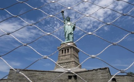 La Estatua de la Libertad cierra al público mientras dure el cierre del Gobierno en EE.UU.