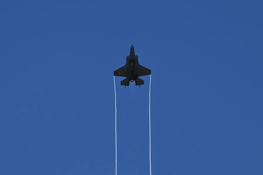 Venezuela denuncia "acoso militar" de aviones de EE.UU. cerca de sus costas en el Caribe