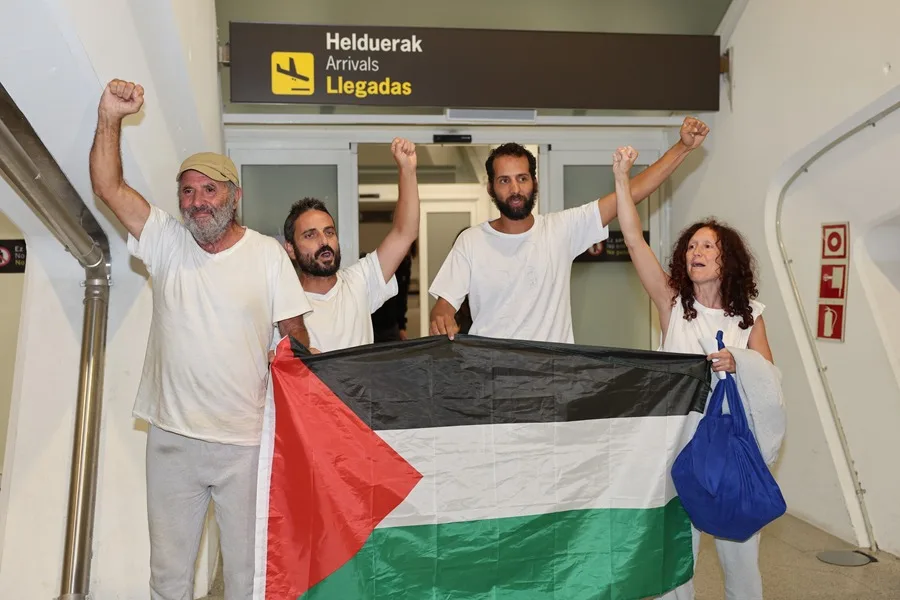 Llegan otros 27 activistas españoles de la flotilla de Gaza