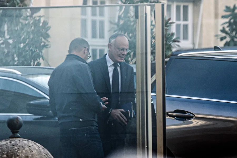 Lecornu abre la ronda de contactos para estabilizar el país