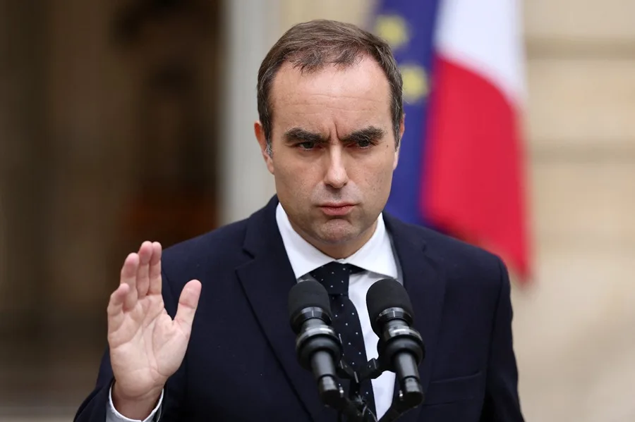 El primer ministro dimisionario francés, Sébastien Lecornu, hoy en París.
