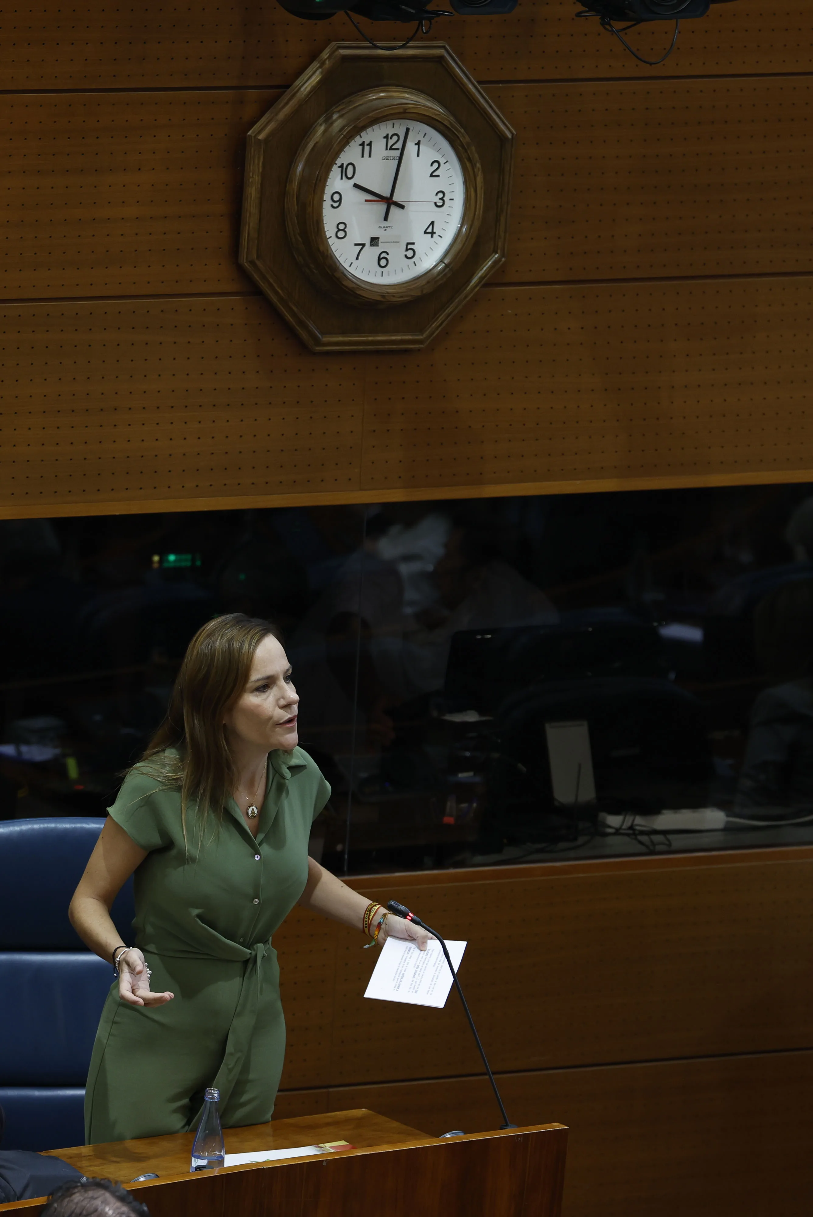 MADRID, 02/10/2025.- La portavoz de Vox, Isabel Pérez Moñino, interviene durante el pleno del pasado día 2 en la Asamblea de Madrid, marcado por la inmigración, el conflicto en Gaza y el "síndrome postaborto". EFE/ Javier Lizon