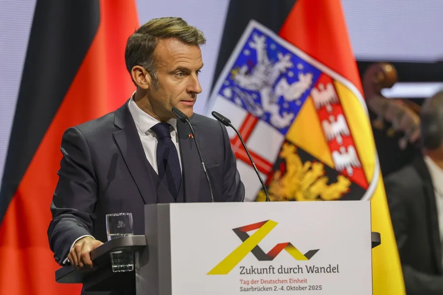 El presidente francés, Emmanuel Macron, durante su discurso en la celebración del 35 aniversario de la reunificación alemana, 