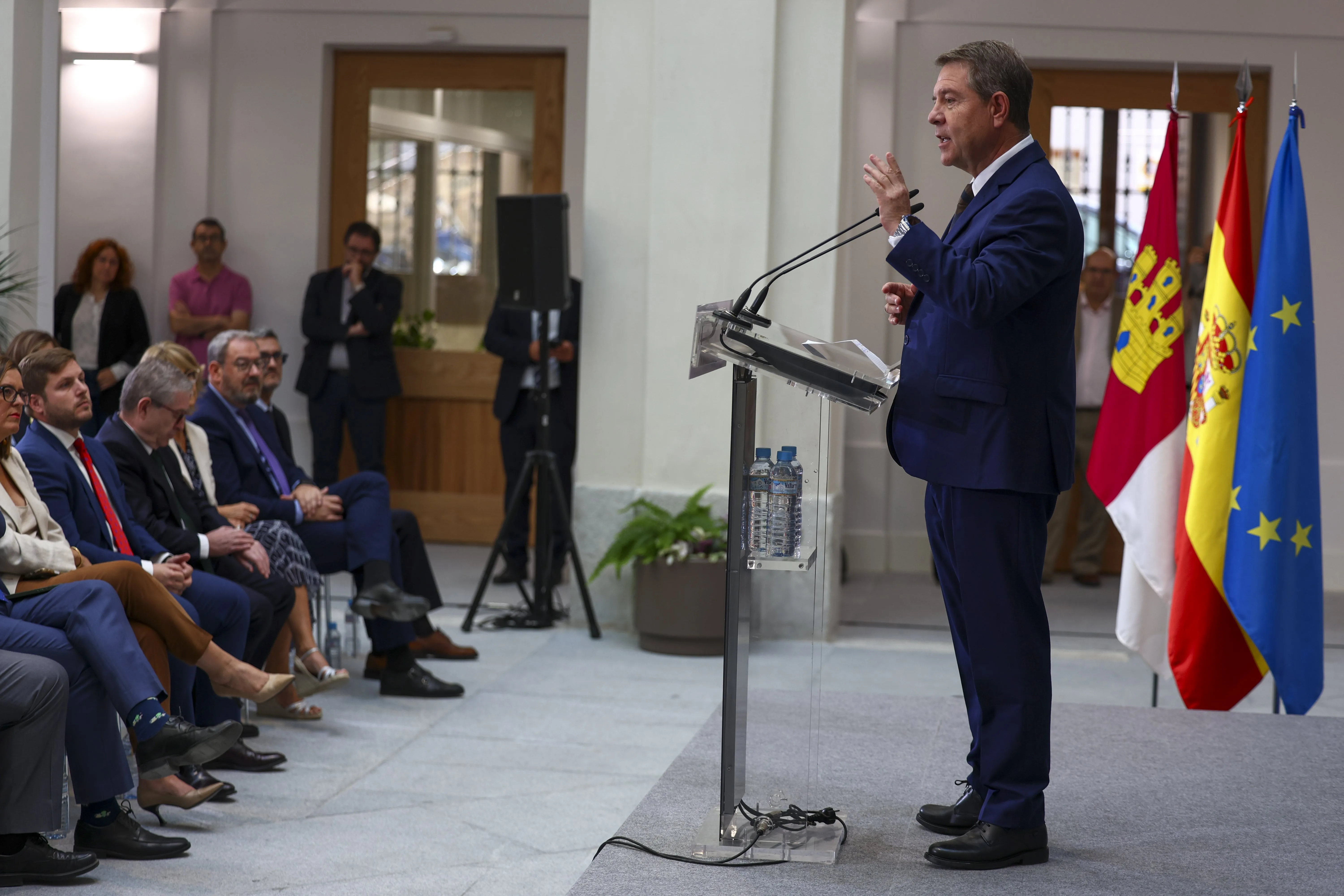 Page ve sospechoso hacer transacciones en sobres