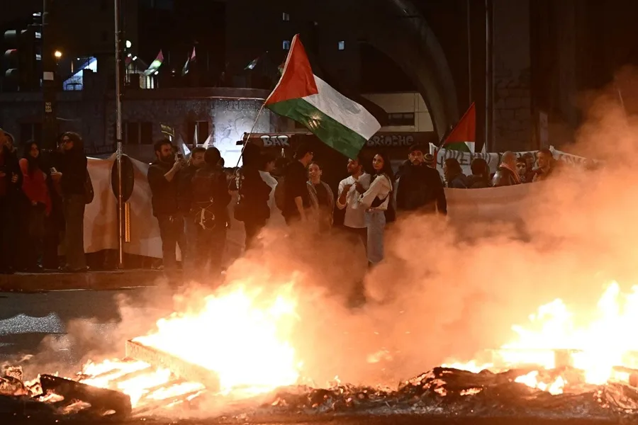 Miles de personas protestan en Roma y otras ciudades de Italia por la interceptación de la flotilla humanitaria a Gaza