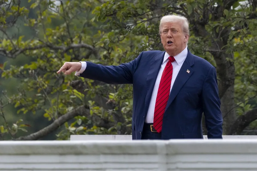 Trump se dirige a los jóvenes en su primer TikTok como presidente: "Me deben una"