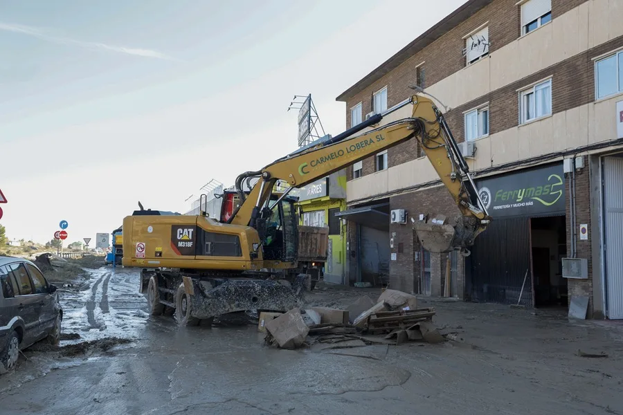 Estado de las calles en el área Santa Fe en Zaragoza, tras las tormentas de esta semana.