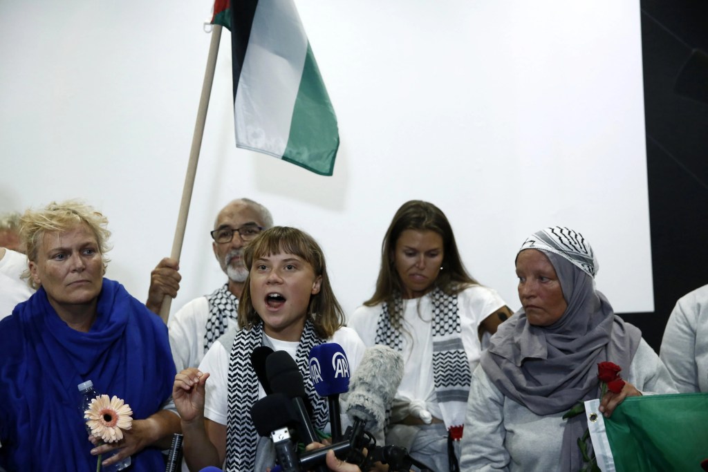Greta Thunberg llega a Atenas tras ser deportada por Israel