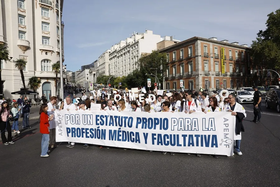 Manifestación de los médicos del Sistema Nacional de Salud durante la segunda huelga este viernes