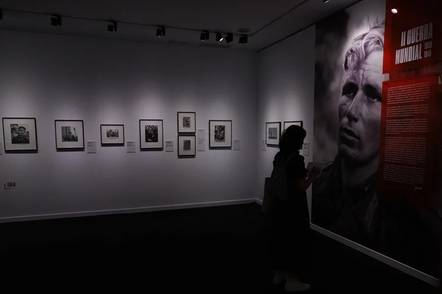  El Círculo de Bellas Artes de Madrid inaugura 'Robert Capa. Icons', la mayor retrospectiva realizada en España dedicada al legendario fotógrafo. 