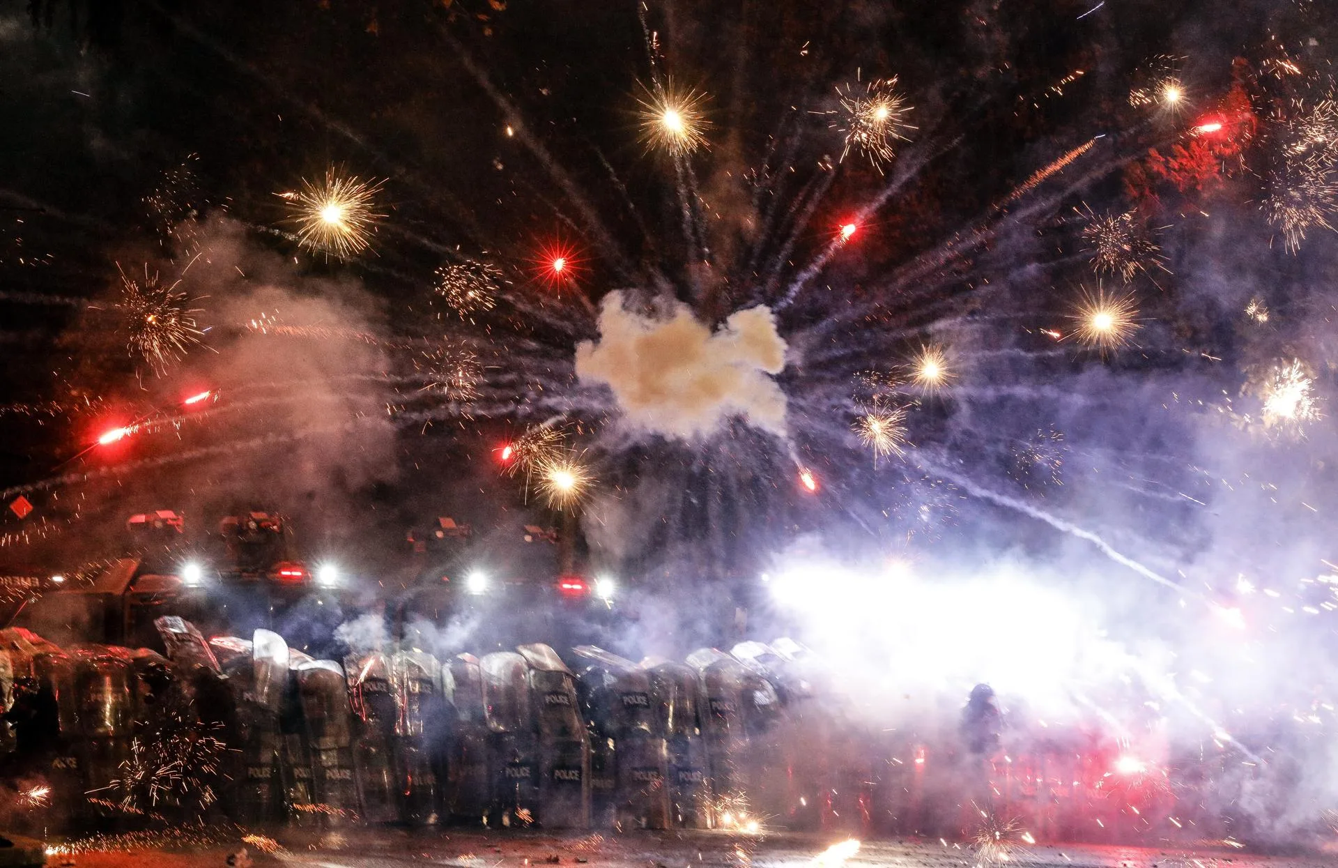 Protesta frente al edificio del Parlamento en Tbilisi, Georgia, en una imagen de archivo. EFE/DAVID MDZINARISHVILI