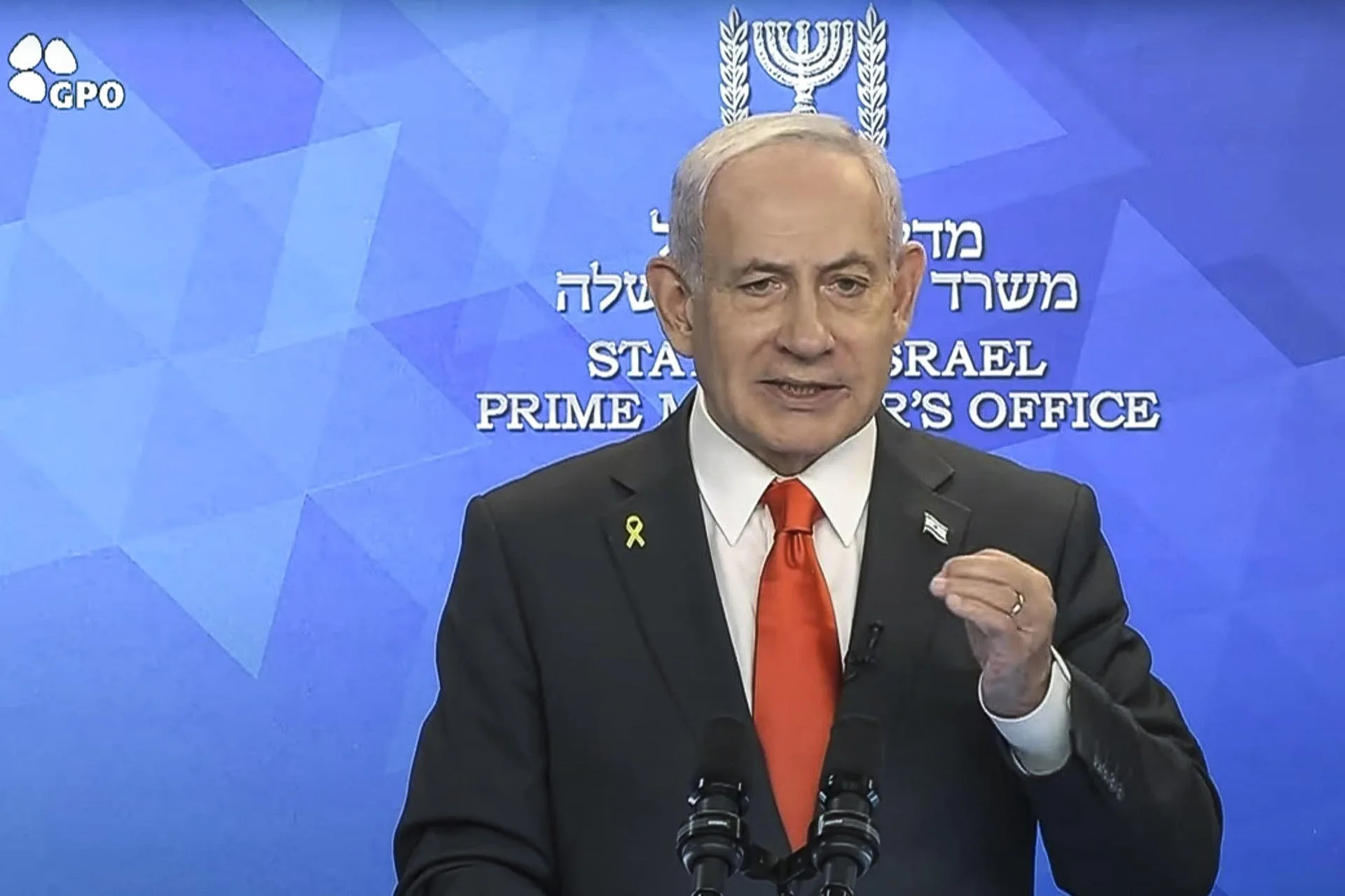 Captura de video de la señal Government Press Office (GPO), de la comparecencia del primer ministro israelí, Benjamín Netanyahu, en la que afirmó este sábado que su Gobierno está a punto de "conseguir un gran logro". EFE/GPO