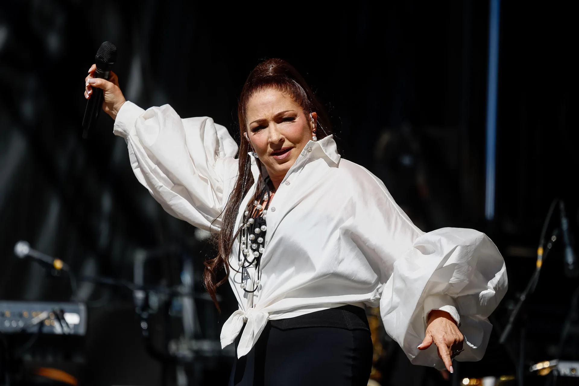 La cantante cubano-estadounidense Gloria Estefan ofrece un concierto gratuito este domingo en Madrid en el marco de las celebraciones de la fiesta de la Hispanidad 2025. EFE/ Daniel González