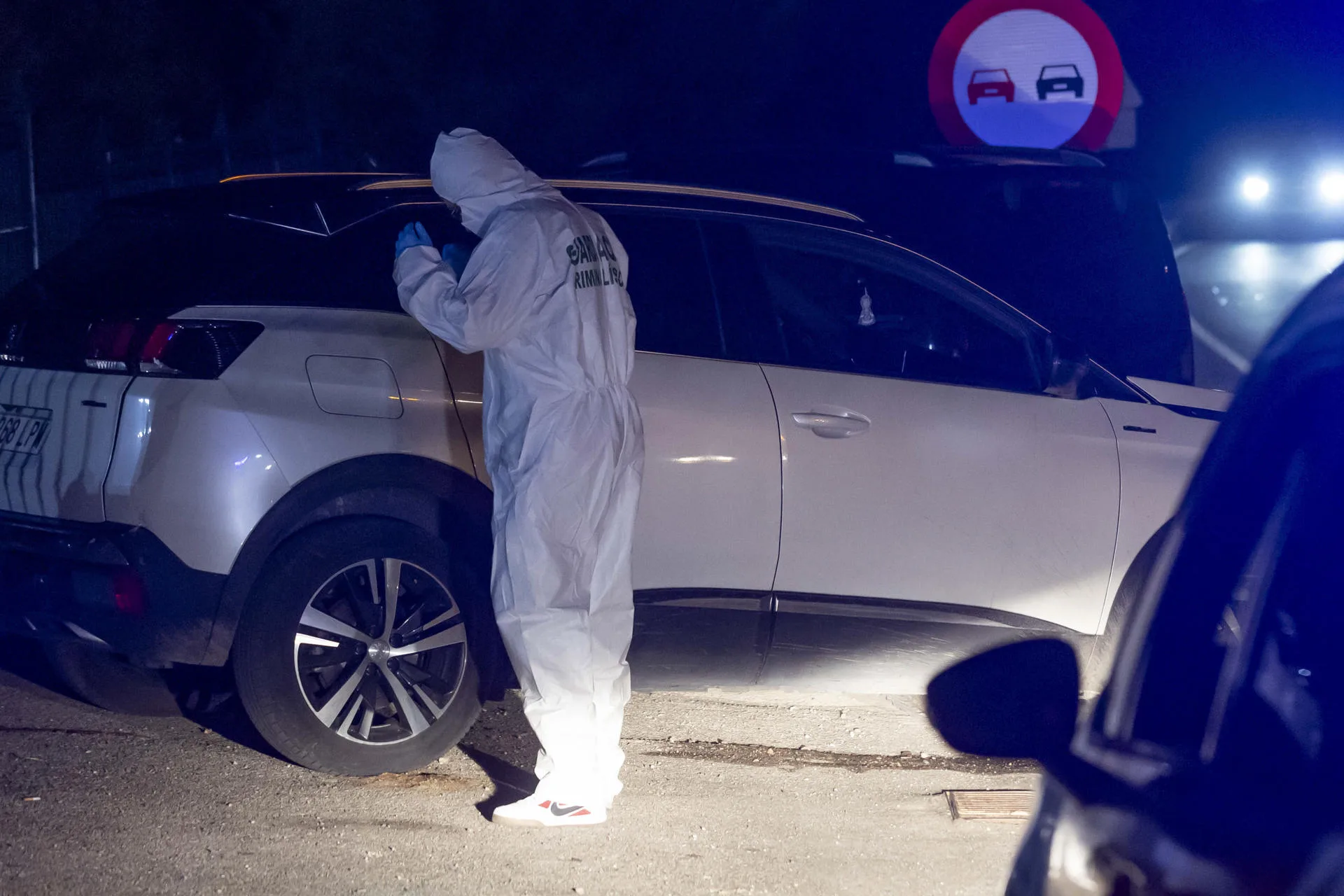 La Guardia Civil halló este martes los cadáveres de dos hombres con heridas de arma de fuego en Lorca (Murcia), informaron fuentes del cuerpo. Uno de los cadáveres se encontraba en el interior de una vivienda del paraje de El Cantar, cerca de la costa, y el otro en el maletero de un coche, en la diputación de Ramonete. EFE/ Marcial Guillen