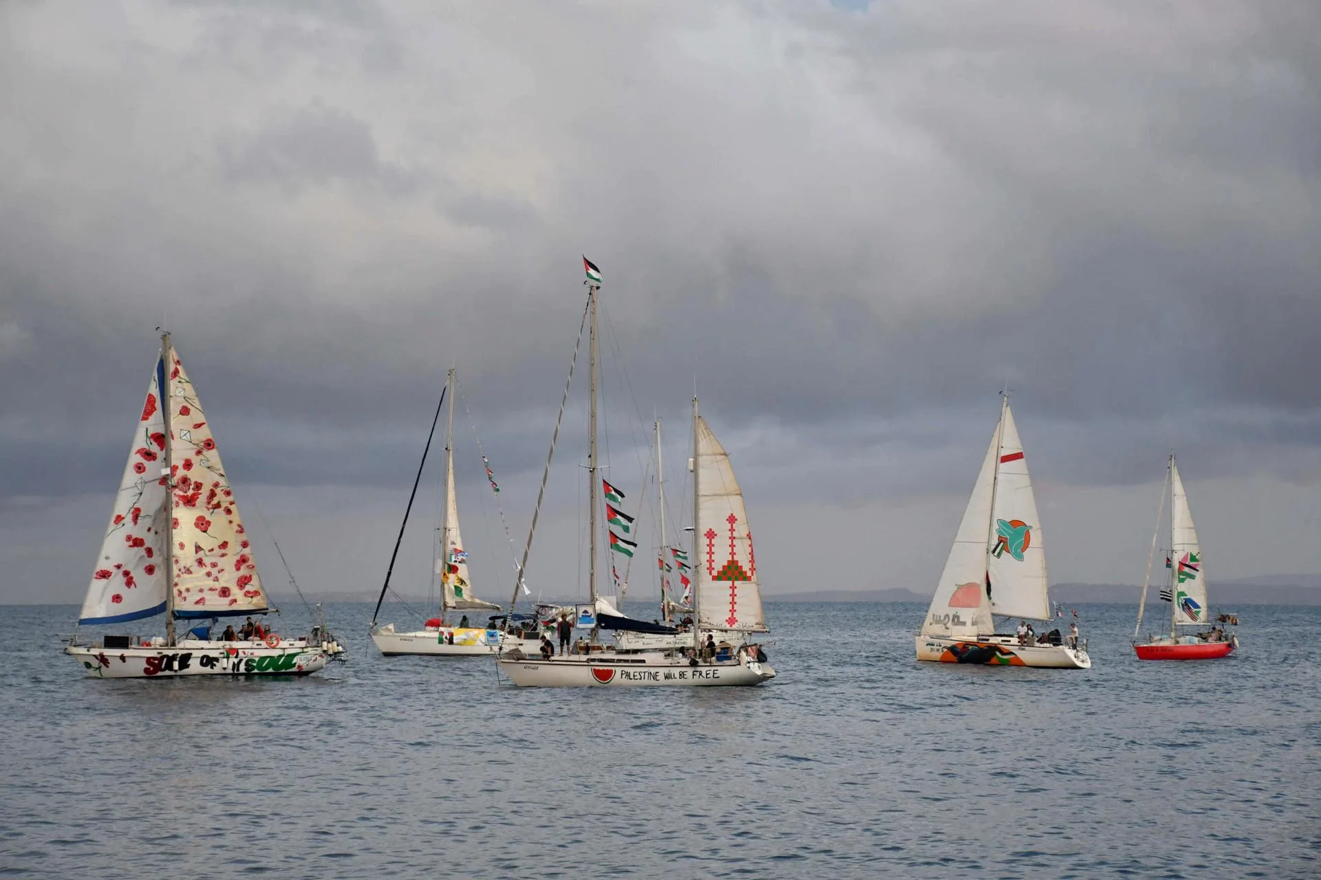 Una flotilla de barcos sale del puerto de San Giovanni Li Cuti en Catania, Sicilia, sur de Italia, 27 de septiembre de 2025. EFE/ORIETTA SCARDINO