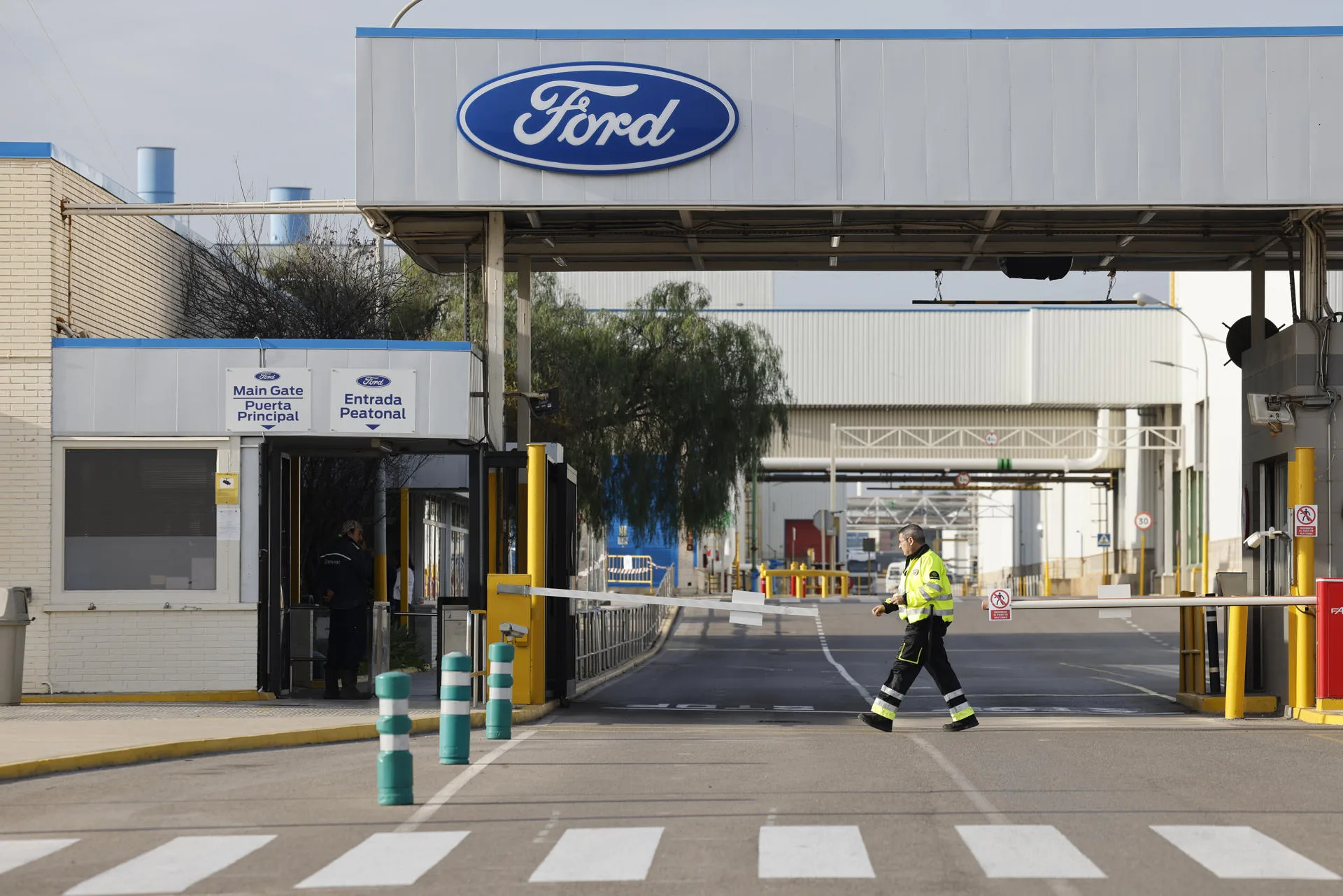 Vista del exterior de la factoría Ford en Almussafes (Valencia). EFE/Ana Escobar/Archivo