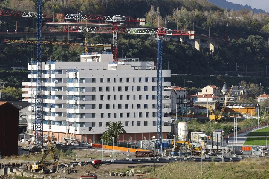 Construcción de vivienda residencial en el barrio bilbaíno de Zorrozaude