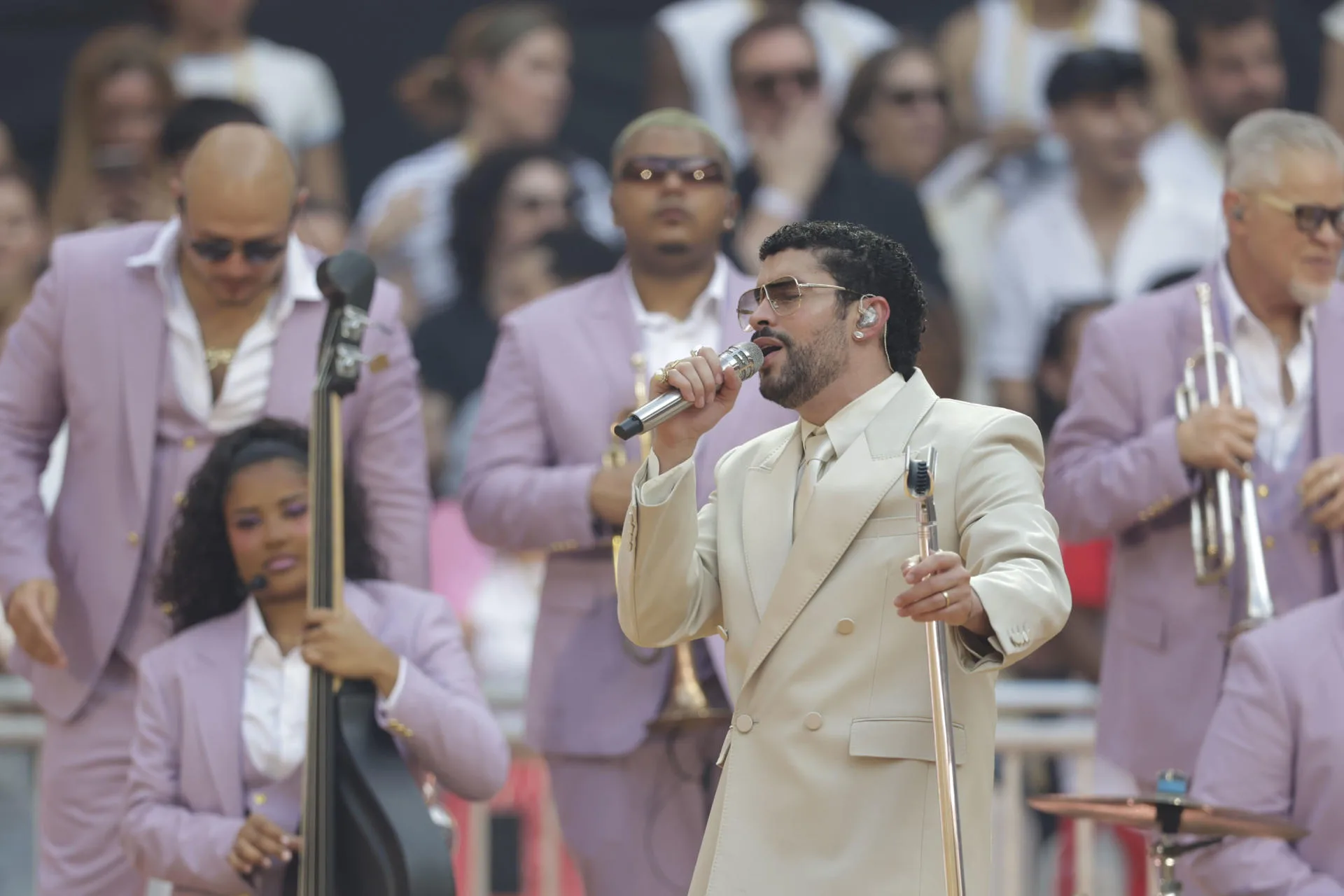 El cantante y compositor puertorriqueño Bad Bunny durante el concierto que ofreció el pasado sábado en el estadio Metropolitano, en Madrid. EFE/ Juanjo Martín
