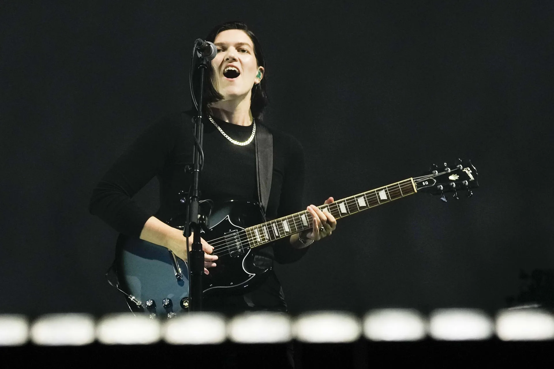 La banda británica The xx durante el concierto que ofrece en la tercera jornada del festival Primavera Sound, este sábado en Barcelona. EFE/Enric Fontcuberta.